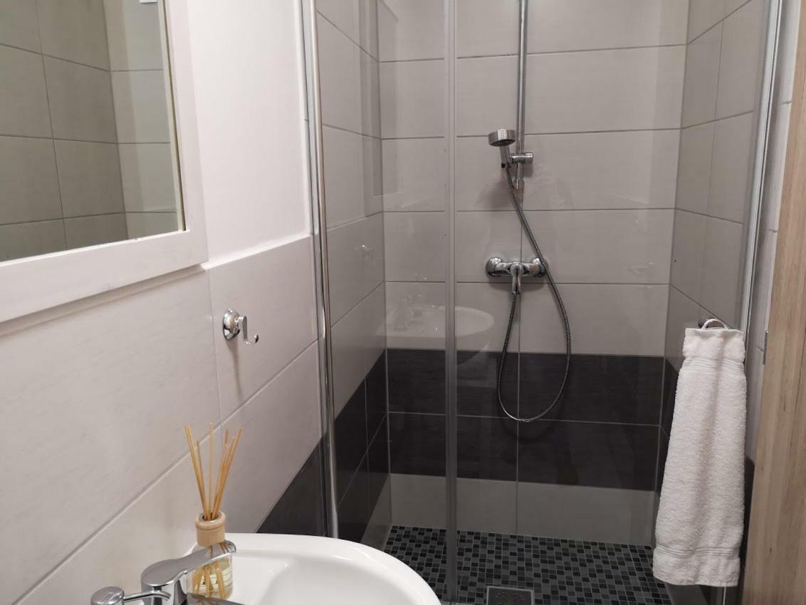 Roze Vendeghaz Hotel Villany Luaran gambar